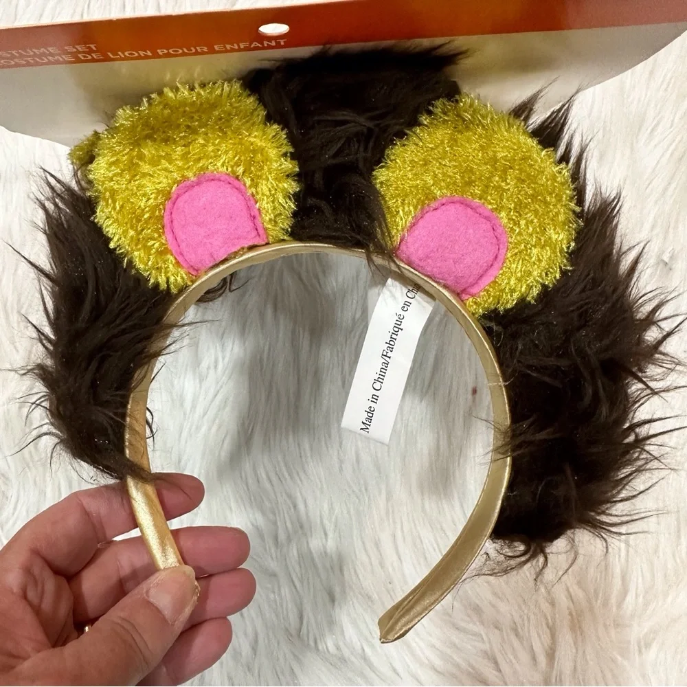 Lion costume accessories